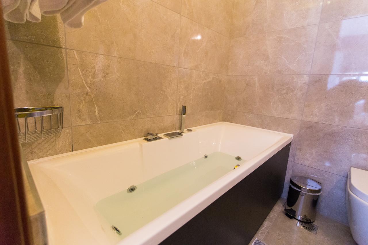 Abi Luxury Villas مونوديندري الغرفة الصورة